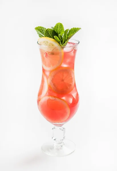 Limonata fresca su bianco — Foto Stock