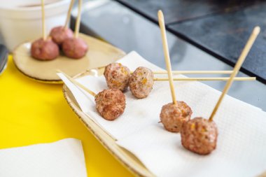 sopa üzerinde Kızarmış köfte