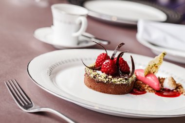 Çikolatalı kek ahududu 