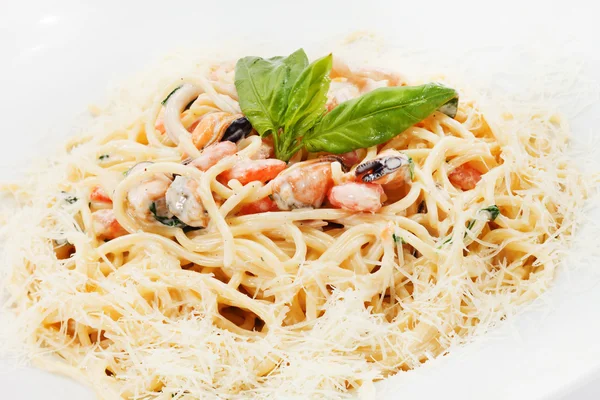 Pasta with shrimps on  plate — Stock Photo, Image