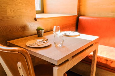 Restoranda servis masası