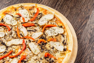  ahşap zemin üzerinde pizza