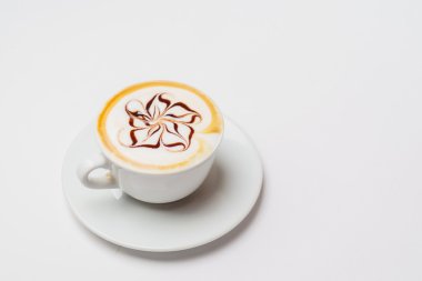 Bir fincan taze kapuçino. 