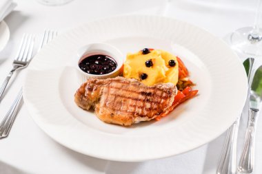 Sebzeli tavuk göğsü 