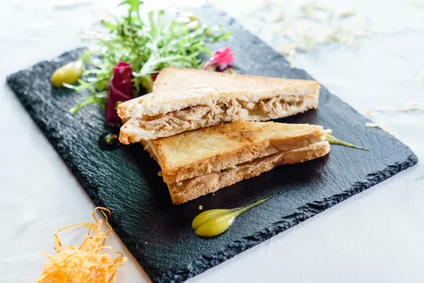 Verse sandwich met salade — Stockfoto