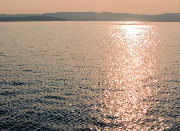 Pôr do sol sobre o mar — Fotografia de Stock