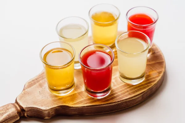 Gläser mit alkoholischen Getränken — Stockfoto