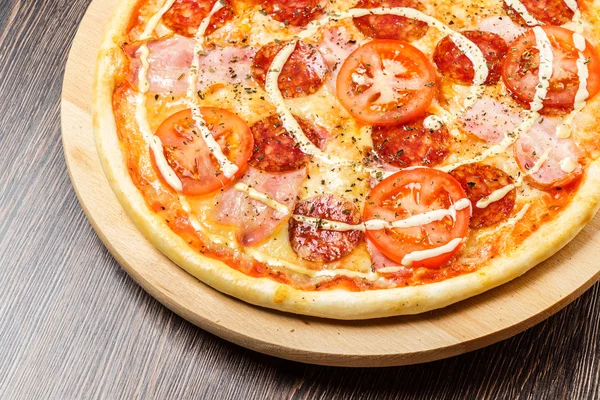 Bakas välsmakande pizza — Stockfoto