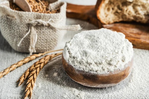 Wheat and flour on table — Stock Photo, Image