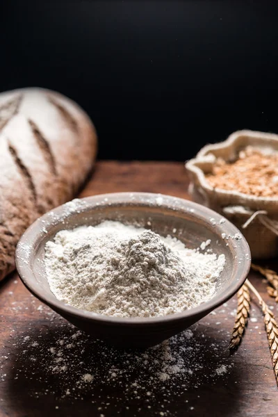 Spelt flour in bowl — Stock Photo, Image