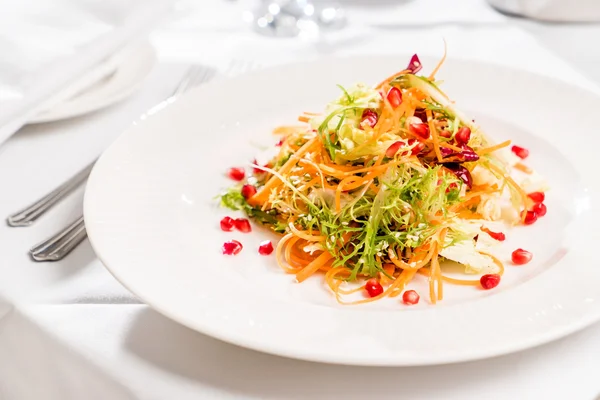 Vegetable salad on plate — Stock Photo, Image