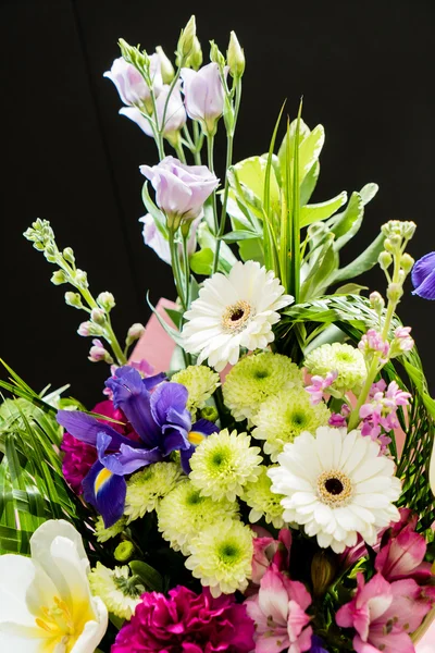 Beautiful flowers bouquet — Stock Photo, Image