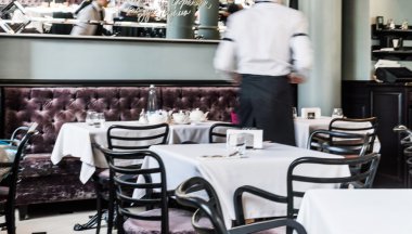 Restoranda çalışan garson