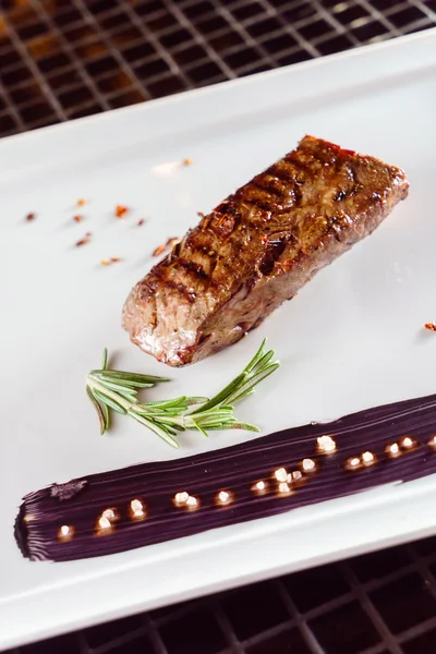Lezzetli biftek sosu ile — Stok fotoğraf