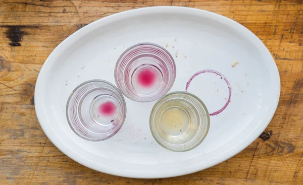 Empty glasses on dish — Stock Photo, Image