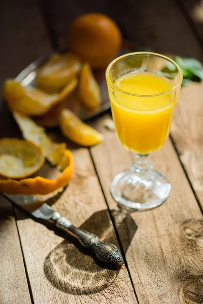 Frischer Orangensaft — Stockfoto