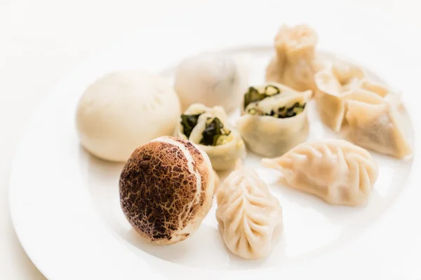 Kinesisk mat på tallrik — Stockfoto