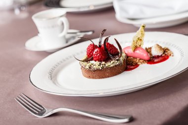 Çikolatalı kek ahududu