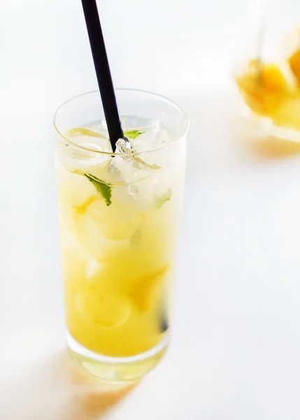 Summer lemonade with ice — Stock Photo, Image