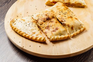 Pişmiş Calzone pizza 