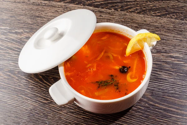 Суп из солянки — стоковое фото