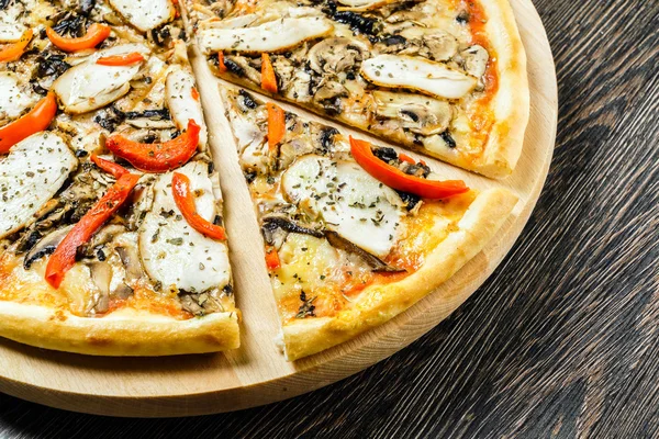 Sabrosa pizza al horno — Foto de Stock