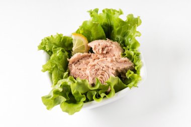 Ton balığı plaka üzerinde