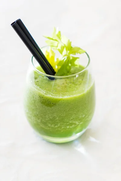 Grüner Smoothie im Glas — Stockfoto