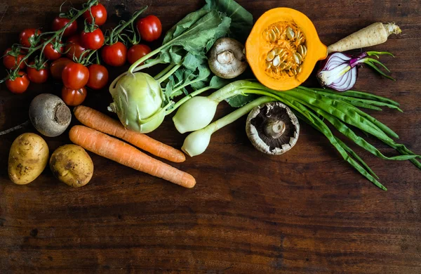 Produtos hortícolas biológicos frescos — Fotografia de Stock