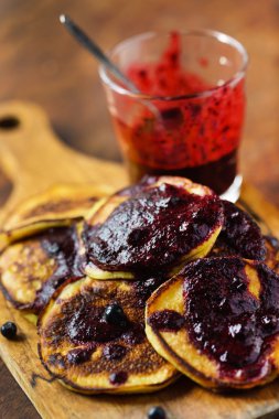 yaban mersini soslu krep 