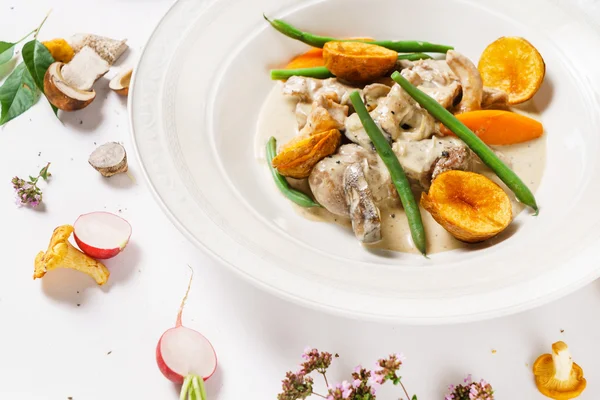 Meat with mushrooms on plate — Stock Photo, Image