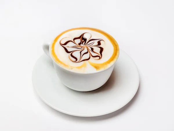 Kopp cappuccino på tallrik — Stockfoto