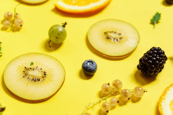 Färgglada frukter bakgrund — Stockfoto