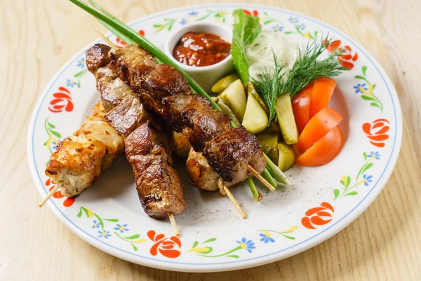 plaka üzerinde ızgara et