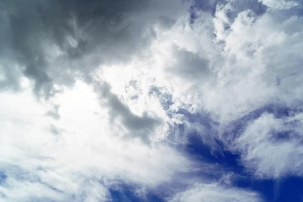 Vackra moln bakgrund — Stockfoto