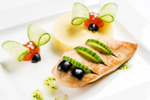 Comida para niños en plato —  Fotos de Stock