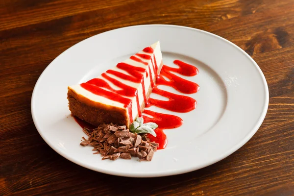 Cheesecake à la sauce aux fraises — Photo