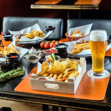 Lezzetli meze ve bira 