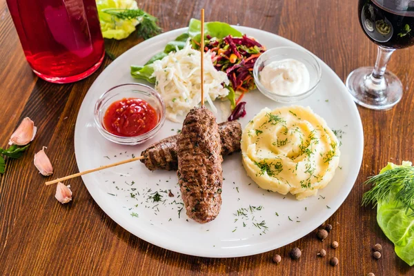 Kebab with mashed potatoes — Stock Photo, Image