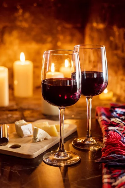 赤ワインと火とメガネ — ストック写真