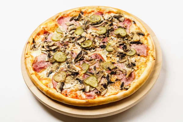 Läckra bakade pizza — Stockfoto