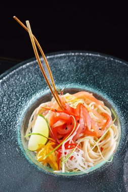 Deniz ürünleri ile lezzetli erişte