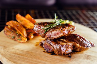 lezzetli biftek sosu ile