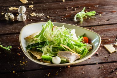 gurme Sezar salatası