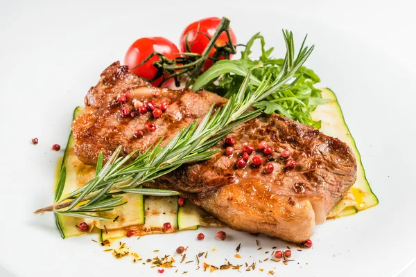 Grilled steak with vegetables — Stock Photo, Image