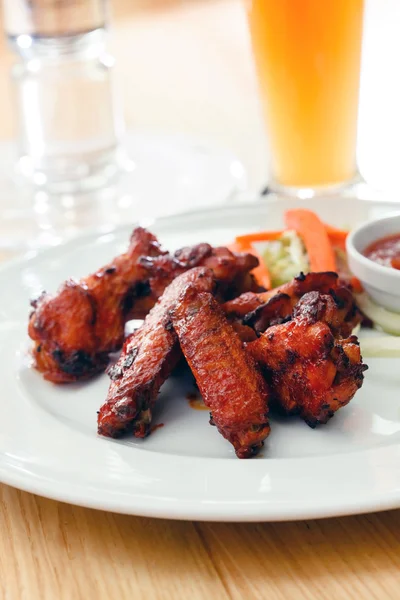 Chicken wings with beer — Stock Photo, Image