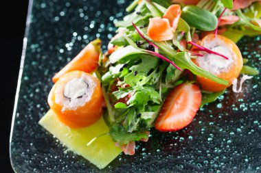 suşi rulo çilek ile