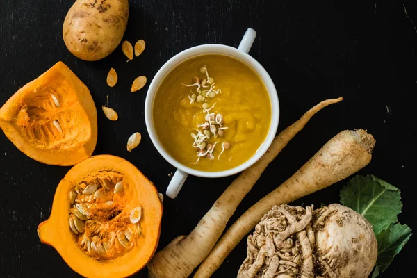 Vegetable cream soup in bowl — Stock Photo, Image