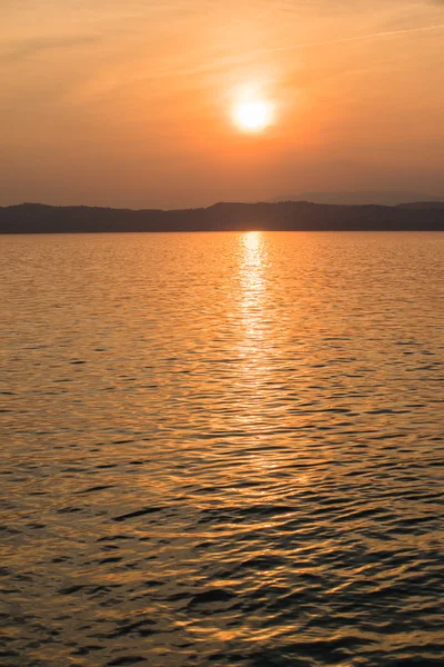 Hermosa puesta de sol sobre el mar —  Fotos de Stock