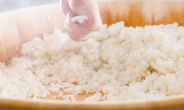 Chef fazendo sushi — Fotografia de Stock